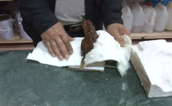 硅橡膠模具分模有什么技巧？