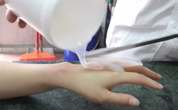 人體硅膠可以直接貼在人體皮膚上嗎？